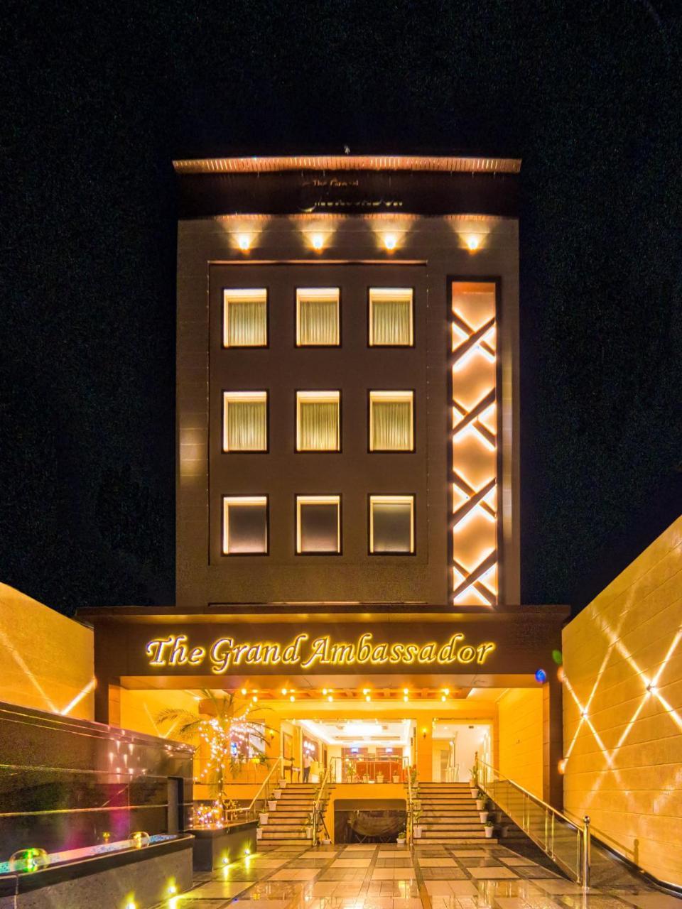 Отель The Grand Ambassador Фагвара Экстерьер фото
