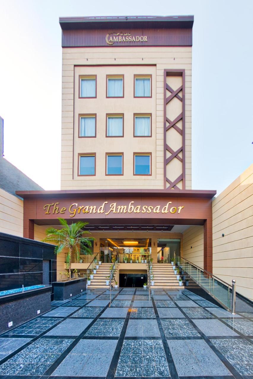 Отель The Grand Ambassador Фагвара Экстерьер фото